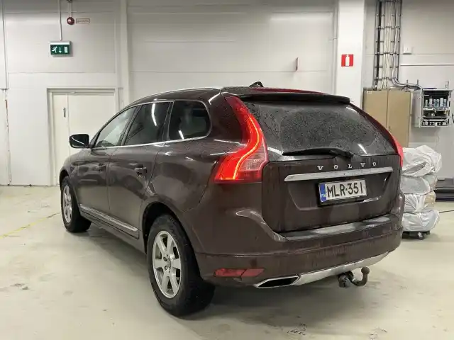 Punainen Maastoauto, Volvo XC60 – MLR-351