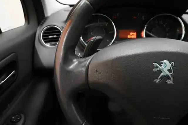 Harmaa Viistoperä, Peugeot 3008 – MLR-391