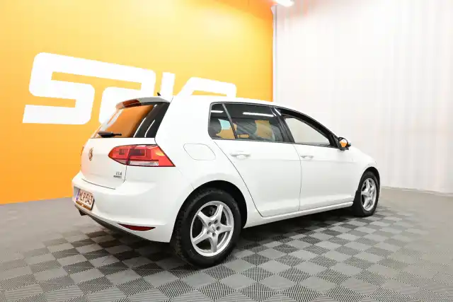 Valkoinen Viistoperä, Volkswagen Golf – MLR-543