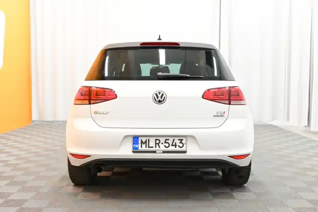 Valkoinen Viistoperä, Volkswagen Golf – MLR-543