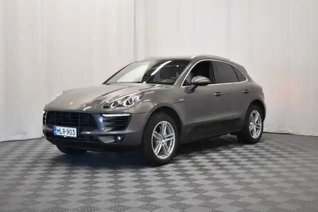 Harmaa Maastoauto, Porsche Macan – MLR-903