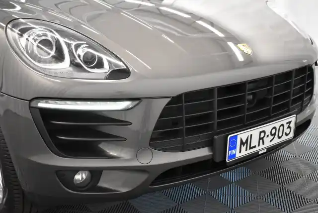 Harmaa Maastoauto, Porsche Macan – MLR-903