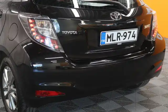 Musta Viistoperä, Toyota Yaris – MLR-974