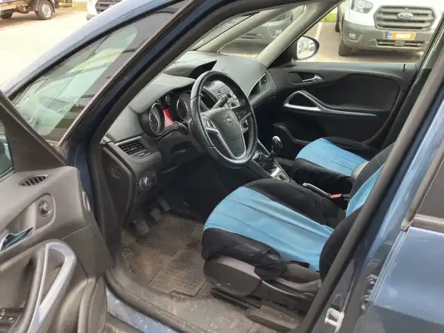 Sininen Tila-auto, Opel Zafira Tourer – MLT-262