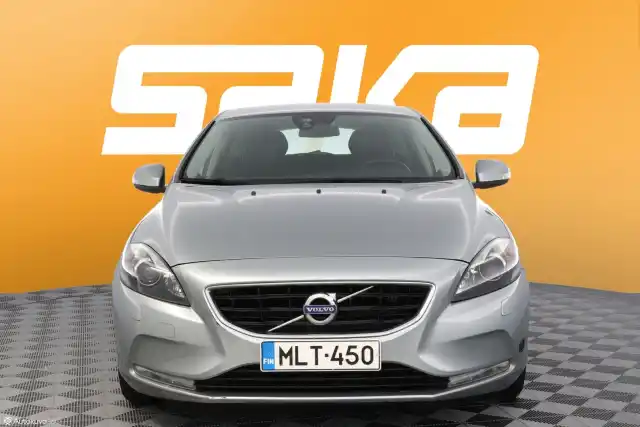 Harmaa Viistoperä, Volvo V40 – MLT-450