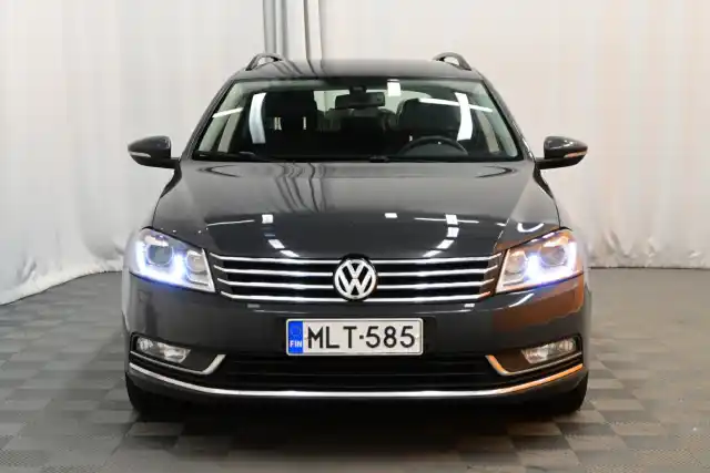 Harmaa Farmari, Volkswagen Passat – MLT-585