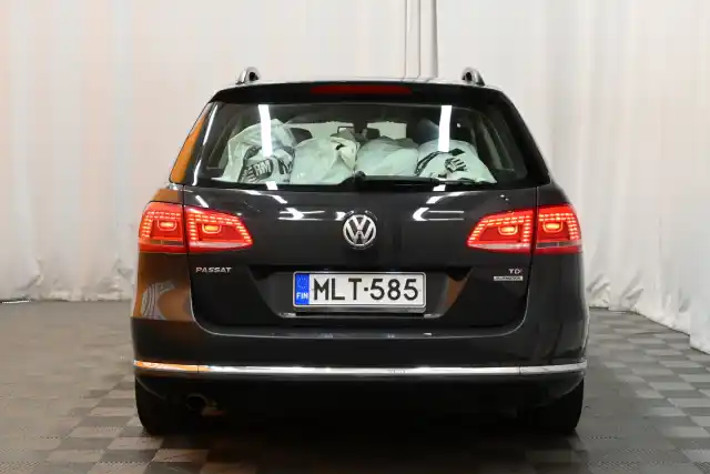 Harmaa Farmari, Volkswagen Passat – MLT-585