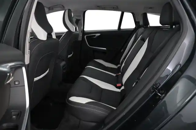 Harmaa Farmari, Volvo V60 – MLT-907