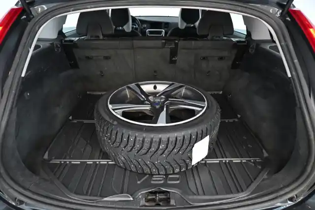 Harmaa Farmari, Volvo V60 – MLT-907