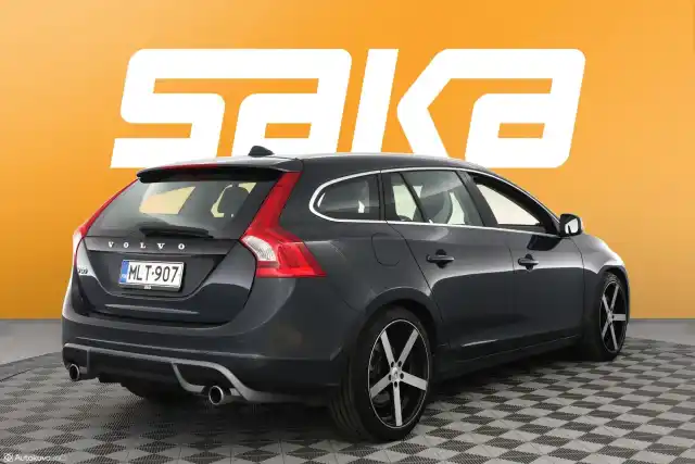 Harmaa Farmari, Volvo V60 – MLT-907
