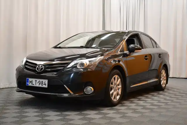 Musta Sedan, Toyota Avensis – MLT-984