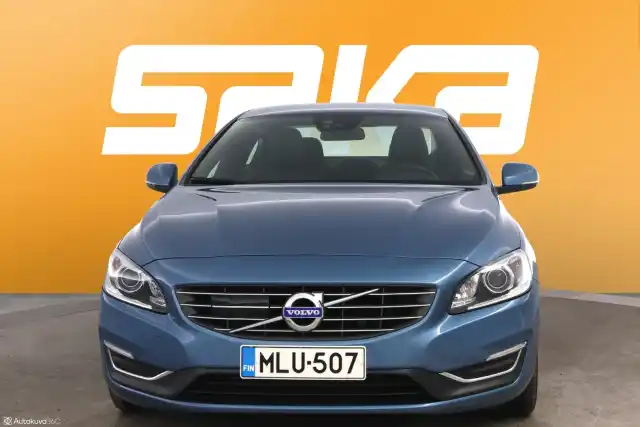 Sininen Sedan, Volvo S60 – MLU-507