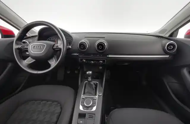 Punainen Viistoperä, Audi A3 – MLV-477