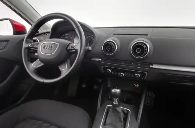 Punainen Viistoperä, Audi A3 – MLV-477