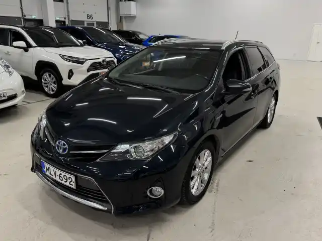 Harmaa Farmari, Toyota Auris – MLV-692