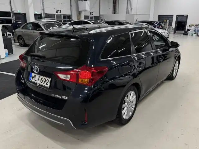 Harmaa Farmari, Toyota Auris – MLV-692