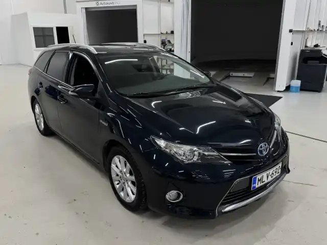 Harmaa Farmari, Toyota Auris – MLV-692