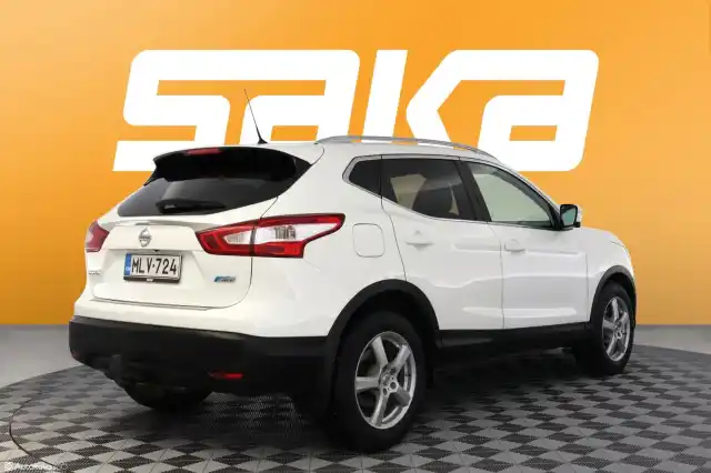 Valkoinen Maastoauto, Nissan Qashqai – MLV-724