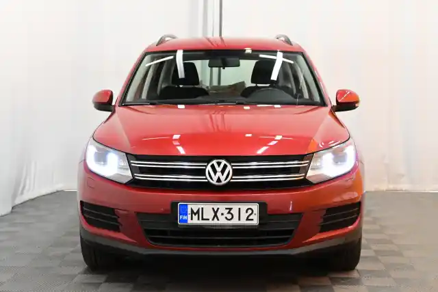 Punainen Maastoauto, Volkswagen Tiguan – MLX-312