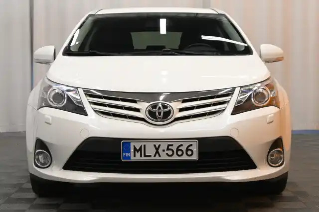 Valkoinen Farmari, Toyota Avensis – MLX-566