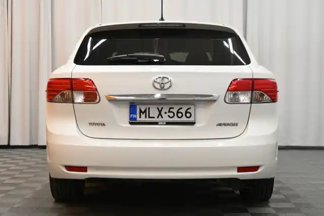 Valkoinen Farmari, Toyota Avensis – MLX-566