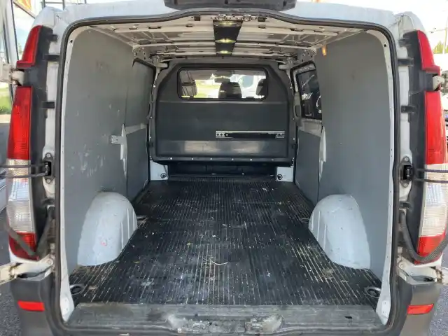 Valkoinen Pakettiauto, Mercedes-Benz Vito – MLX-700