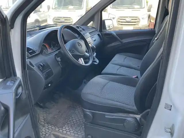 Valkoinen Pakettiauto, Mercedes-Benz Vito – MLX-700