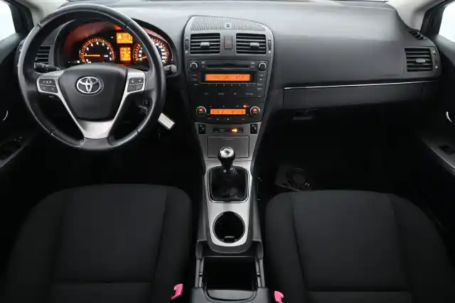 Hopea Farmari, Toyota Avensis – MLY-277