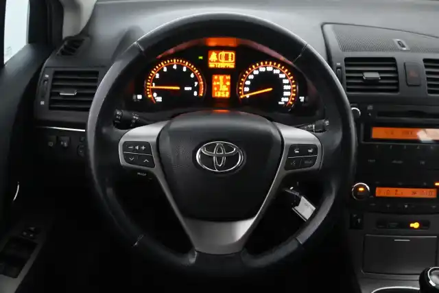 Hopea Farmari, Toyota Avensis – MLY-277
