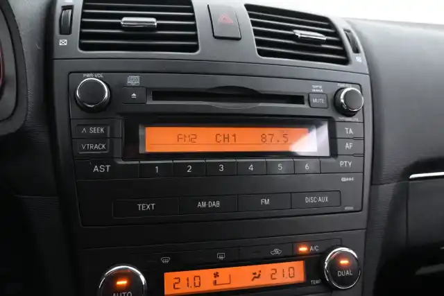 Hopea Farmari, Toyota Avensis – MLY-277