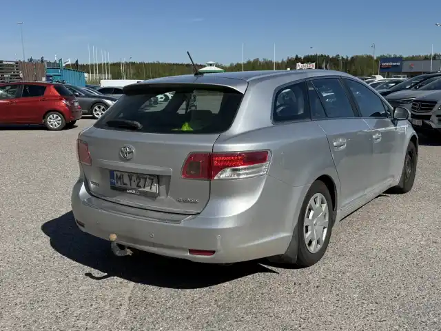 Hopea Farmari, Toyota Avensis – MLY-277