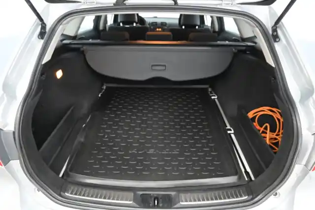 Hopea Farmari, Toyota Avensis – MLY-277