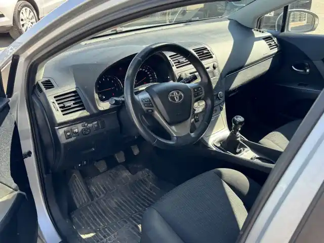 Hopea Farmari, Toyota Avensis – MLY-277