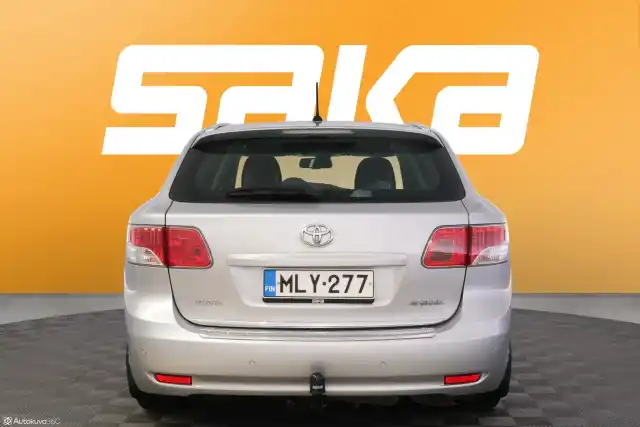 Hopea Farmari, Toyota Avensis – MLY-277