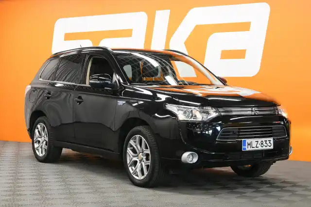 Musta Maastoauto, Mitsubishi OUTLANDER PHEV – MLZ-833