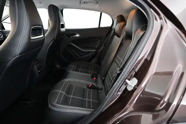 Ruskea (beige) Maastoauto, Mercedes-Benz GLA – MMA-503