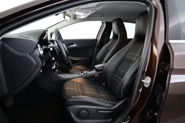 Ruskea (beige) Maastoauto, Mercedes-Benz GLA – MMA-503