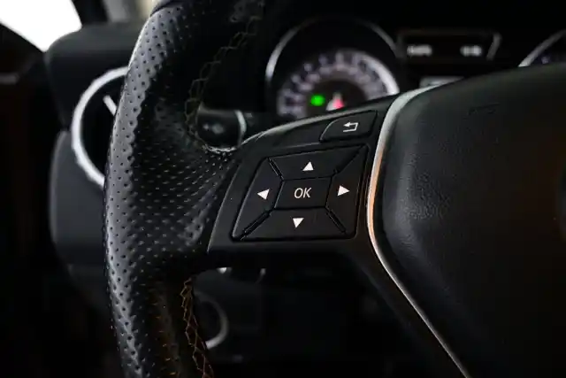 Ruskea (beige) Maastoauto, Mercedes-Benz GLA – MMA-503