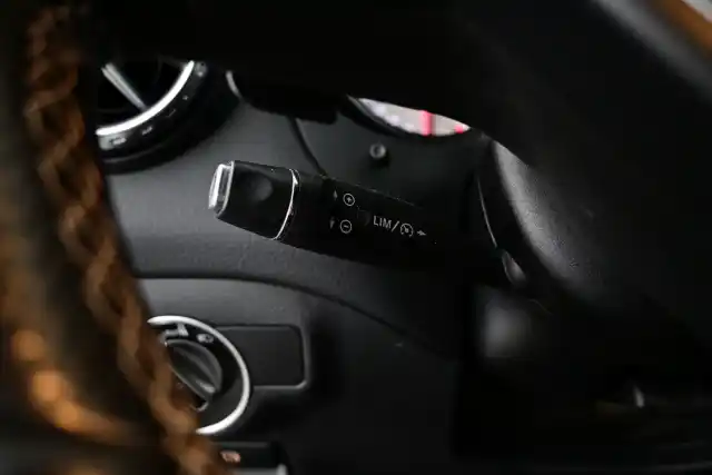 Ruskea (beige) Maastoauto, Mercedes-Benz GLA – MMA-503