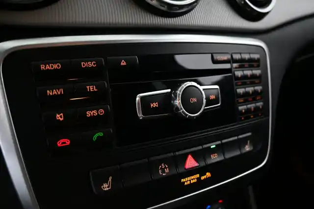 Ruskea (beige) Maastoauto, Mercedes-Benz GLA – MMA-503