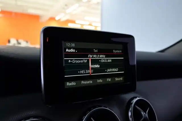 Ruskea (beige) Maastoauto, Mercedes-Benz GLA – MMA-503
