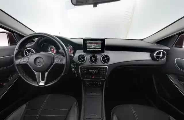 Ruskea (beige) Maastoauto, Mercedes-Benz GLA – MMA-503