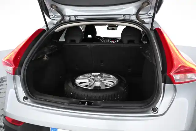 Harmaa Viistoperä, Volvo V40 Cross Country – MMA-853