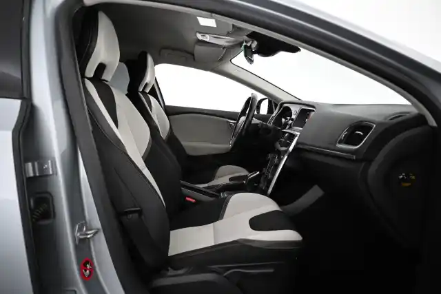 Harmaa Viistoperä, Volvo V40 Cross Country – MMA-853