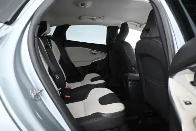 Harmaa Viistoperä, Volvo V40 Cross Country – MMA-853