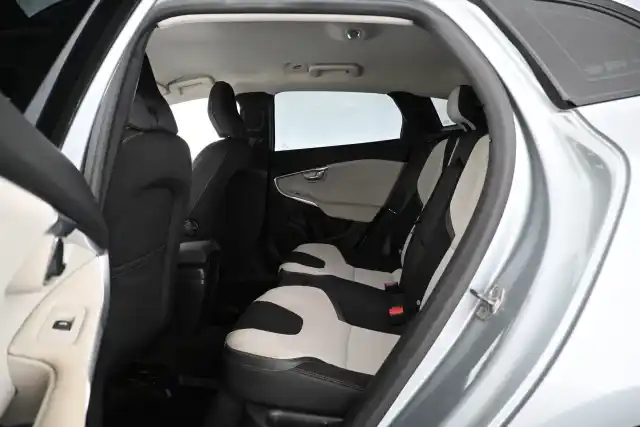 Harmaa Viistoperä, Volvo V40 Cross Country – MMA-853