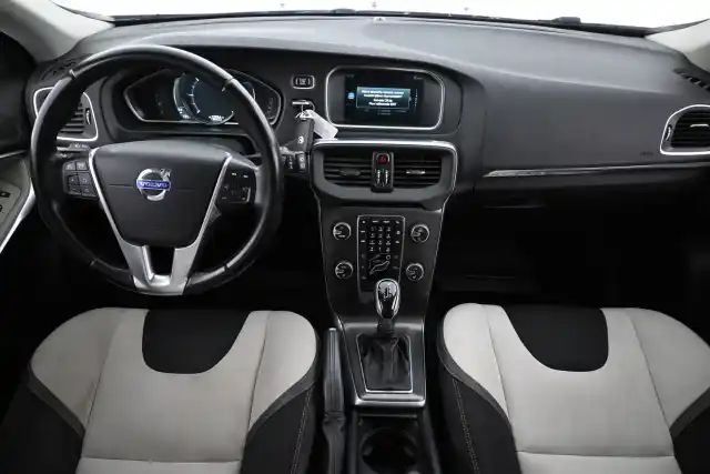 Harmaa Viistoperä, Volvo V40 Cross Country – MMA-853