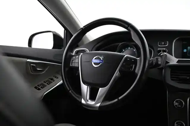 Harmaa Viistoperä, Volvo V40 Cross Country – MMA-853