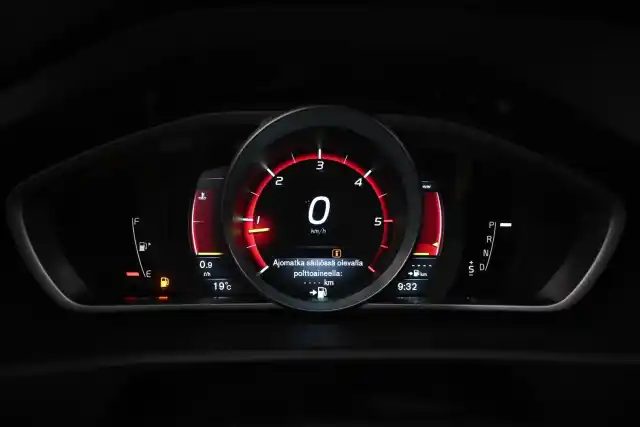 Harmaa Viistoperä, Volvo V40 Cross Country – MMA-853