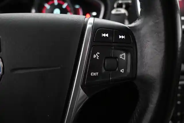 Harmaa Viistoperä, Volvo V40 Cross Country – MMA-853